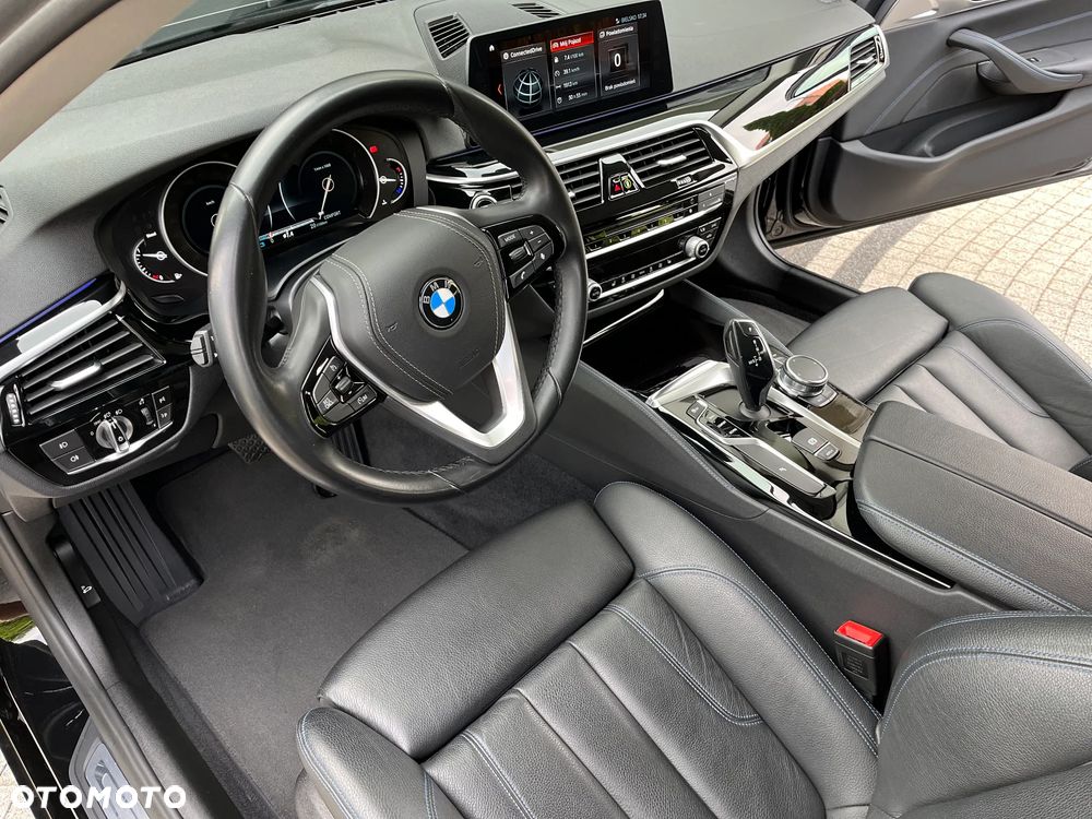 BMW Seria 5 520d xDrive - 14