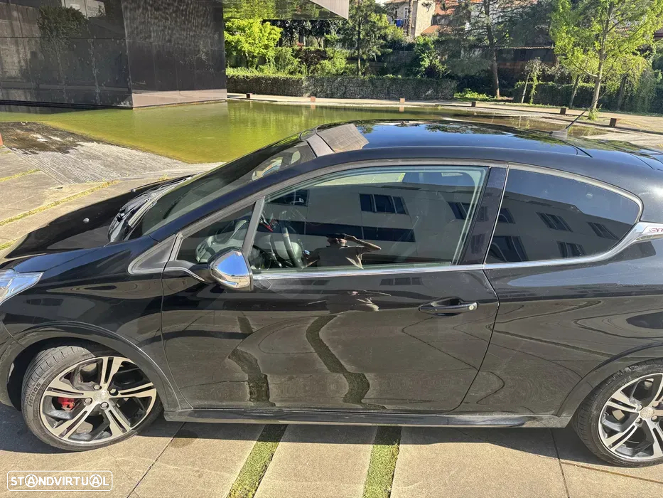 Peugeot 208 GTI 200 THP - 12