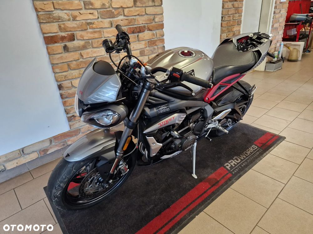 Triumph Street Triple - 5