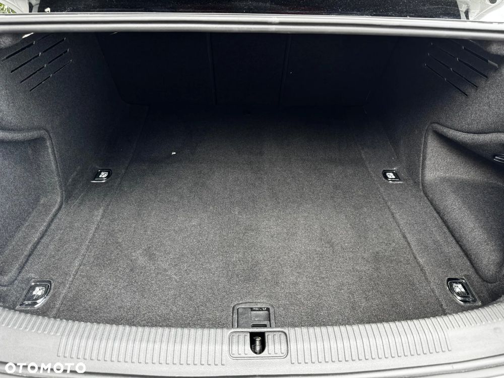 Audi A4 Limousine - 5