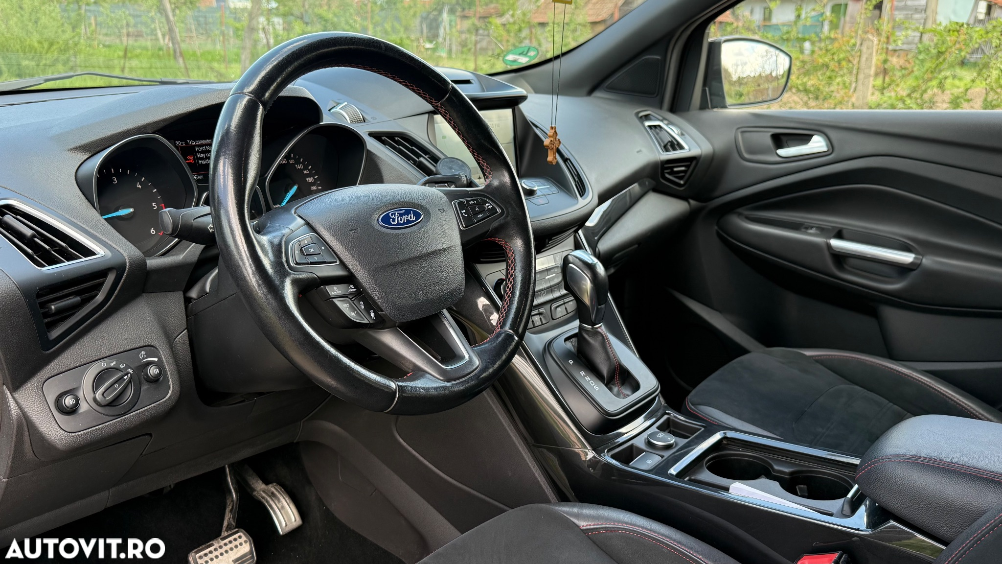 Ford Kuga 2.0 TDCi 4WD Powershift ST-Line - 39