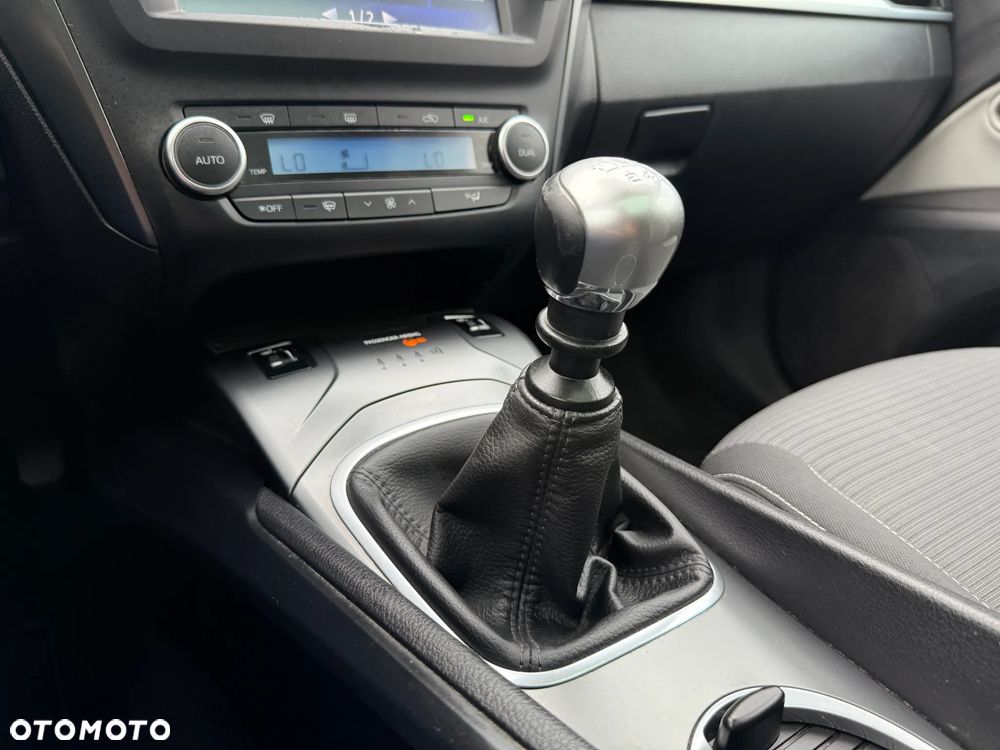 Toyota Avensis 1.8 Premium - 39
