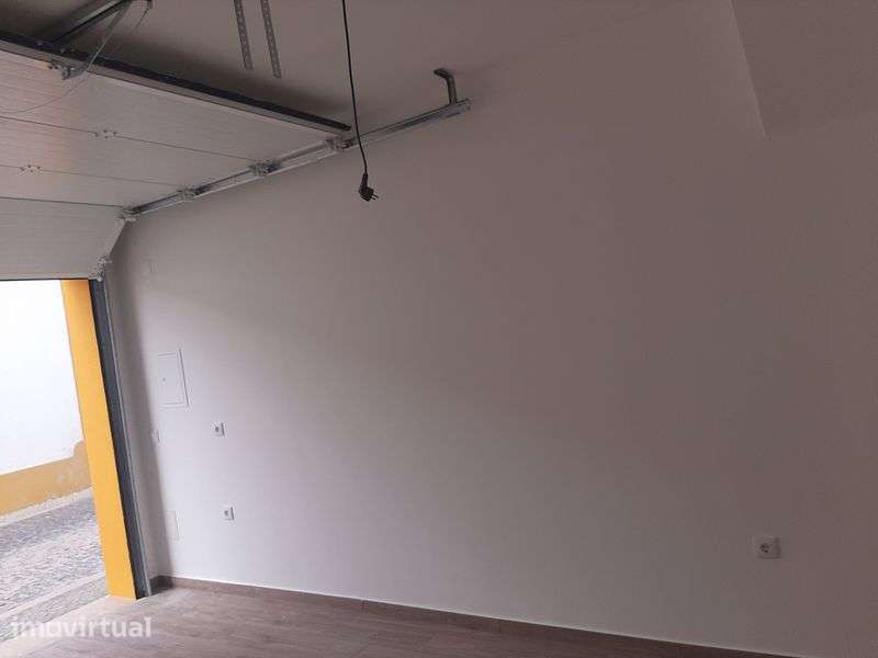 Garagem no centro da vila de Benavente - Grande imagem: 4/6