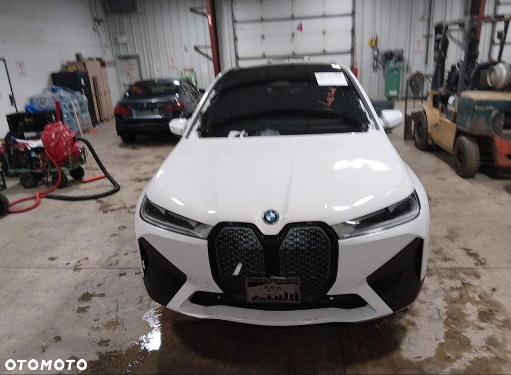 BMW iX - 2