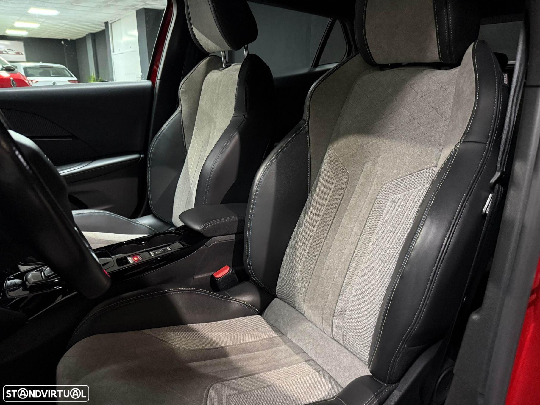 Peugeot e-2008 50 kWh GT - 10