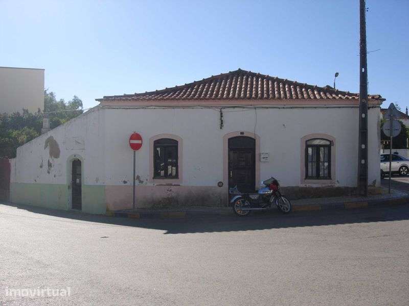 Moradia Isolada + 2 areas comerciais e jardim - Grande imagem: 4/9