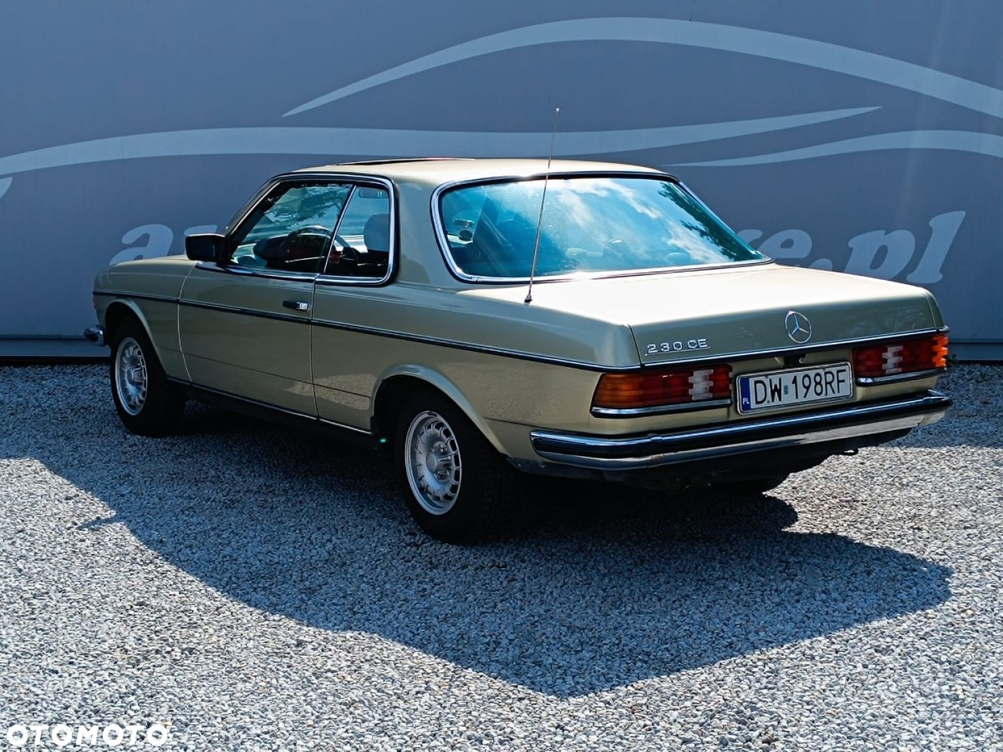 Mercedes-Benz W123 - 23