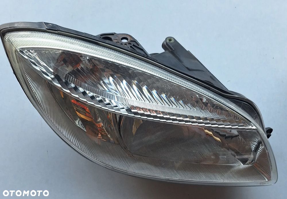 LAMPA PRAWY PRZÓD HELLA -SKODA FABIA II  2007-10rok/ EUROPA - 1