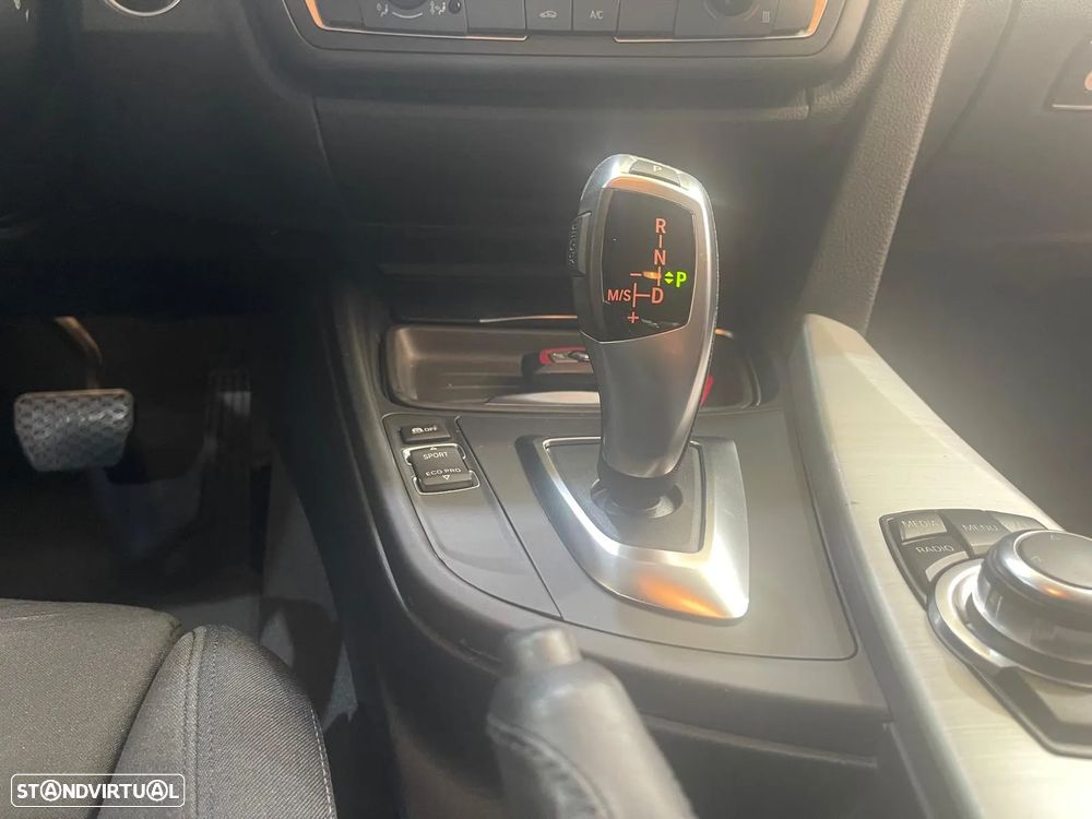 BMW 318 d Line Sport Auto - 39