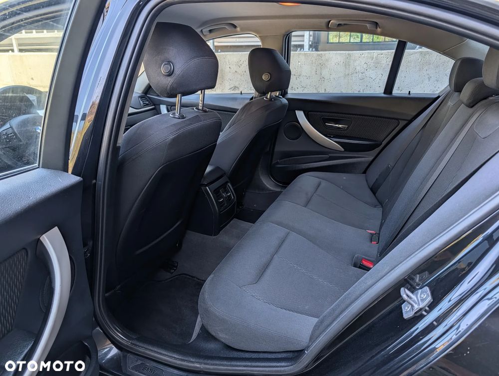 BMW Seria 3 320d Efficient Dynamics EU6 - 8