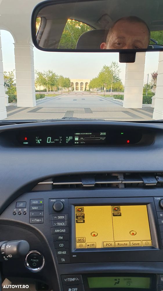 Toyota Prius - 4