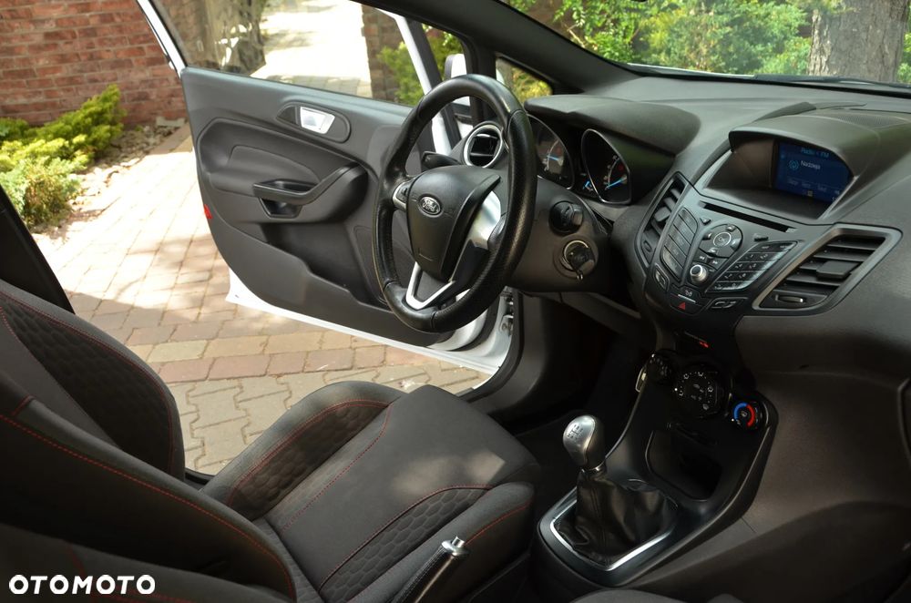Ford Fiesta 1.5 TDCi ST&St Titanium - 27