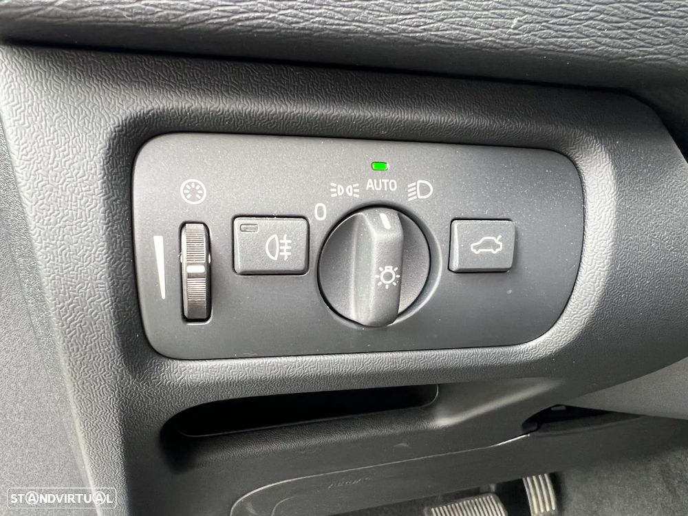 Volvo V40 Cross Country 1.5 T3 Plus Geartronic - 22