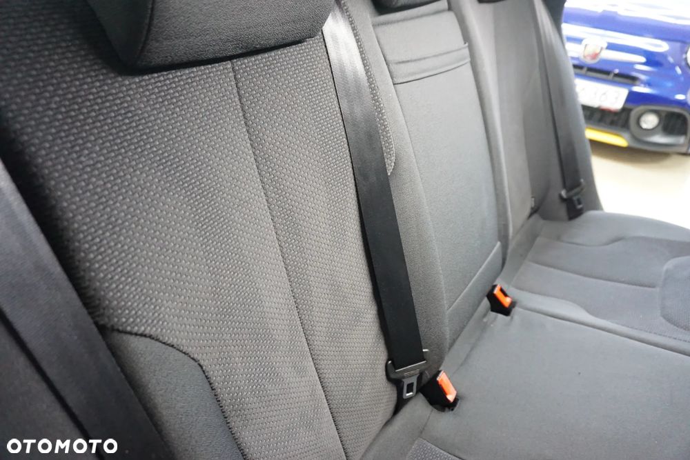 Volkswagen Passat Variant 2.0 TDI DPF Comfortline Blue Motion Technology - 25
