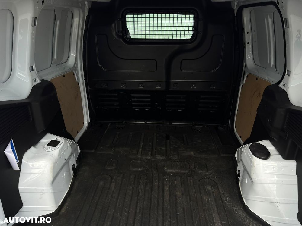Ford Courier - 15