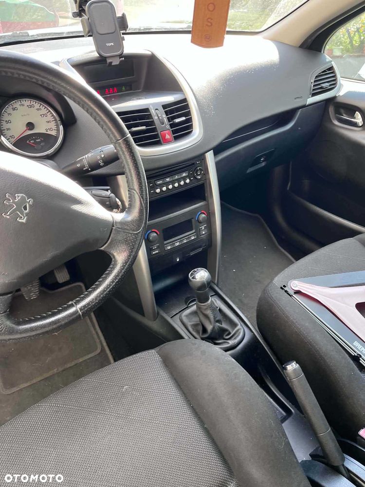 Peugeot 207 2007 photo 2