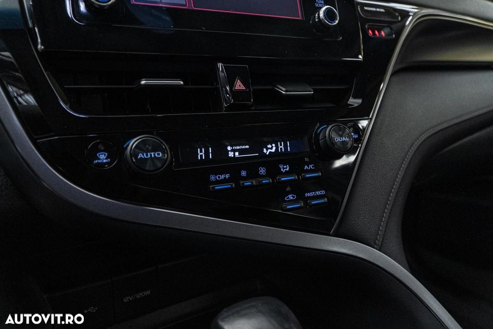 Toyota Camry Executive - 12