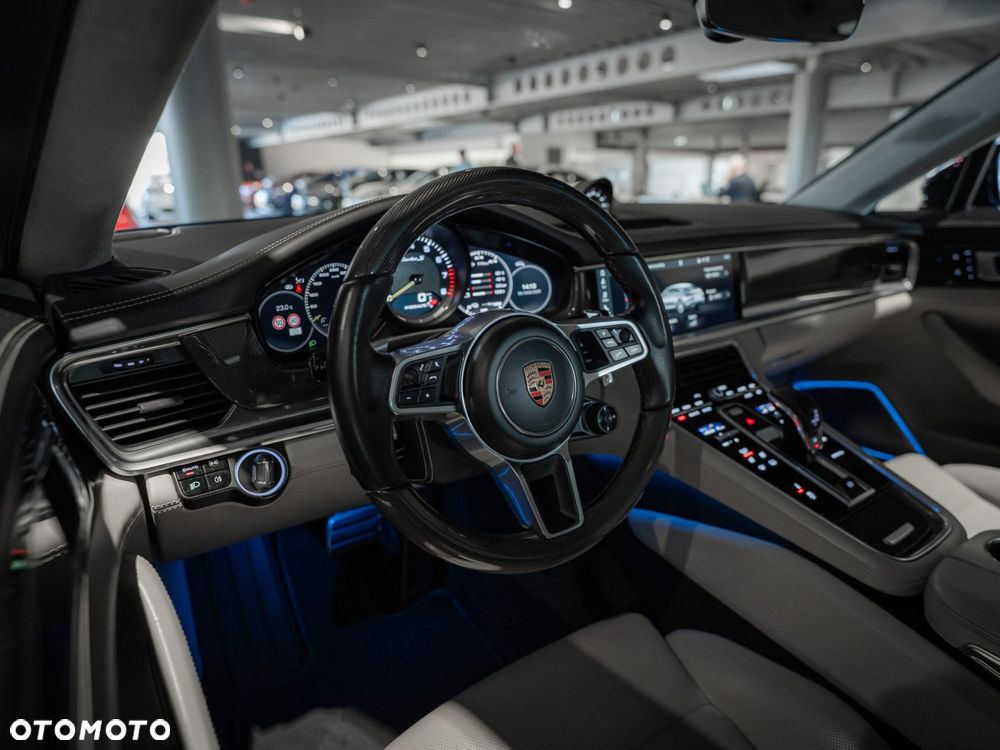 Porsche Panamera - 16