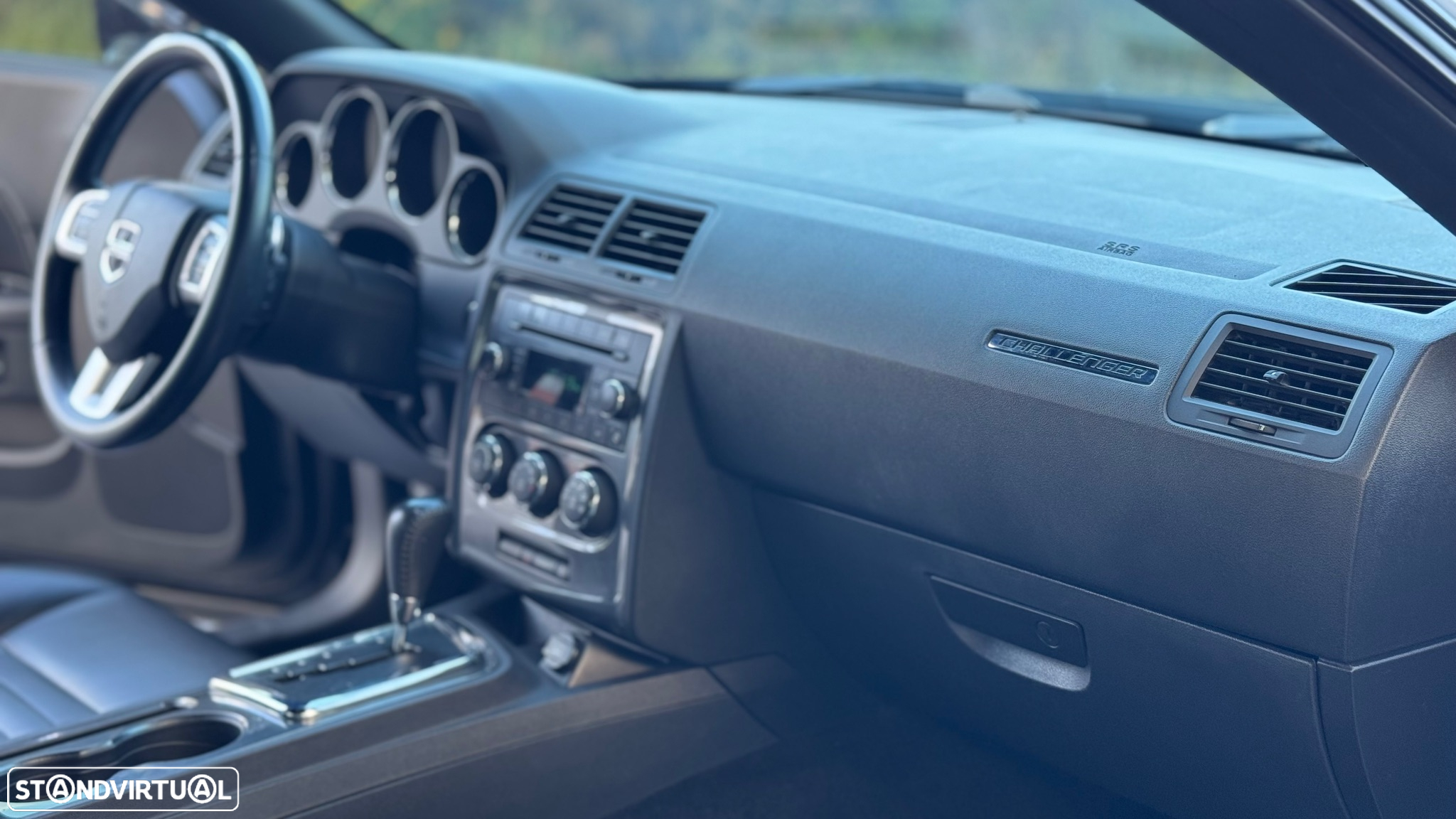 Dodge Challenger Auto SXT Plus - 9