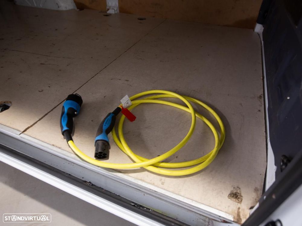 Mercedes-Benz E-SPRINTER - 9