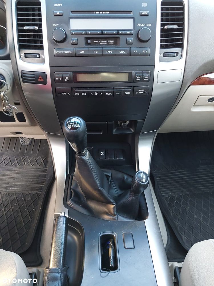 Toyota Land Cruiser - 10