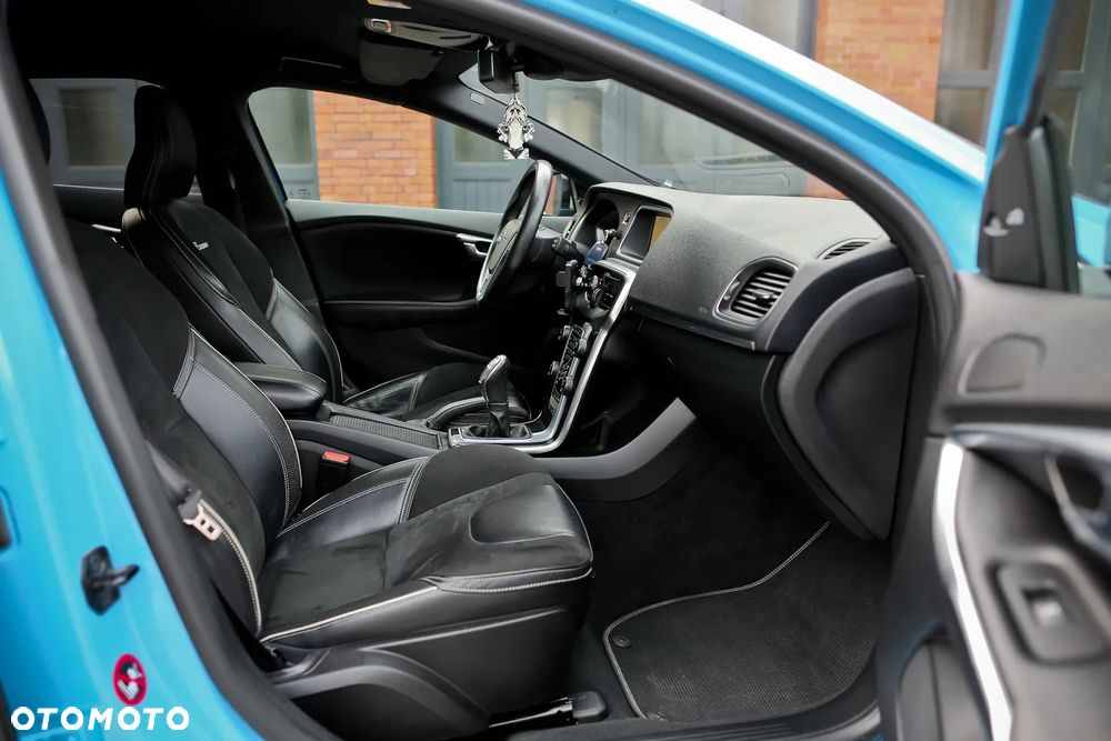 Volvo V40 D3 R-Design - 26