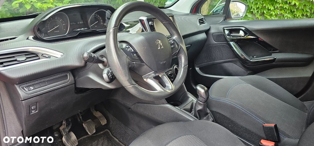 Peugeot 208 1.2 PureTech Allure - 29