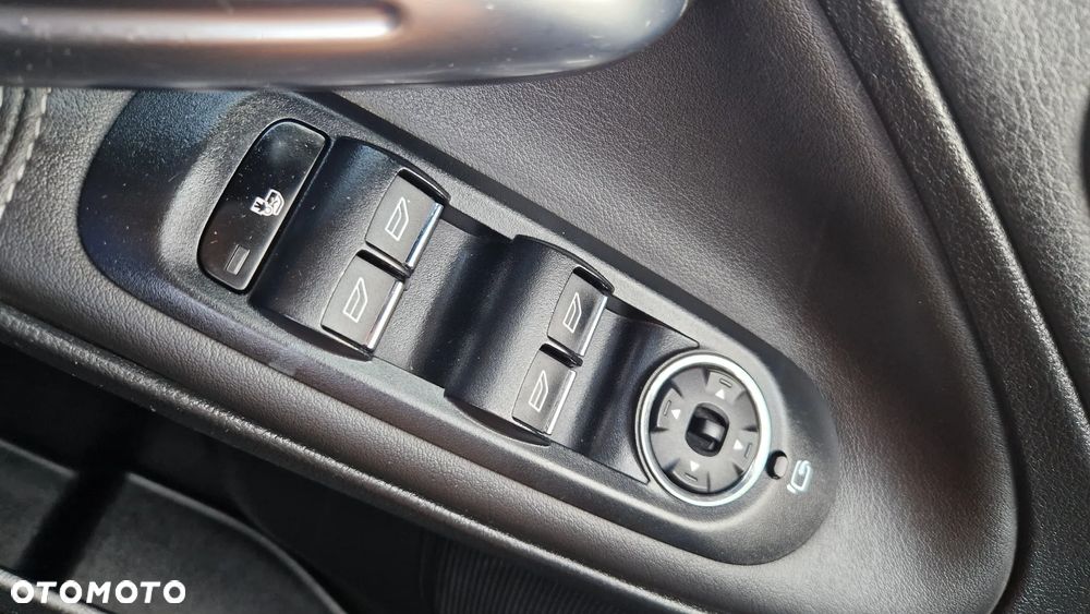 Ford S-Max 2.0 TDCi DPF Titanium X - 19