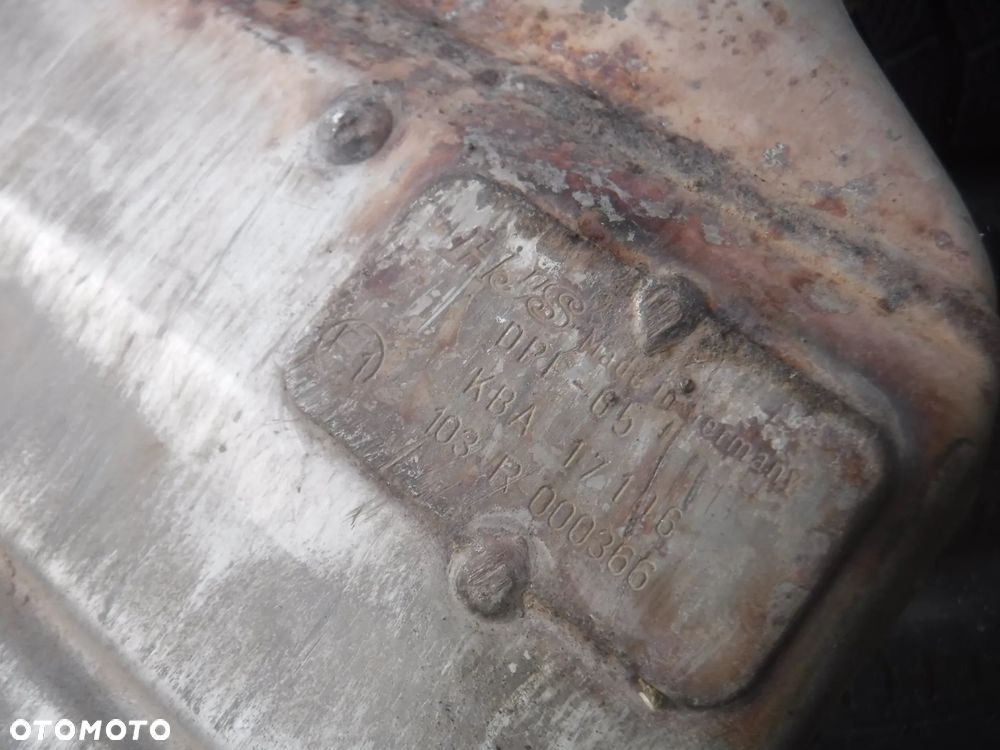 Mercedes C Klasa W203  2.2 CDI katalizator KBA17106 E1103R-000366 - 3