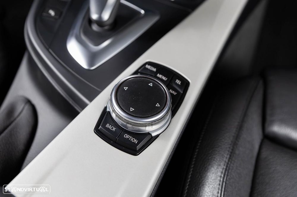 BMW 320 d Aut. Sport Line - 39