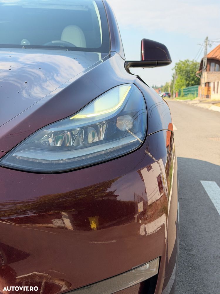 Tesla Model Y - 10
