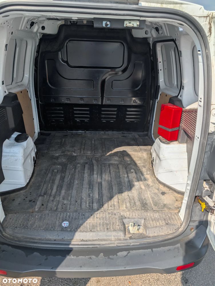 Ford Transit Courier - 14