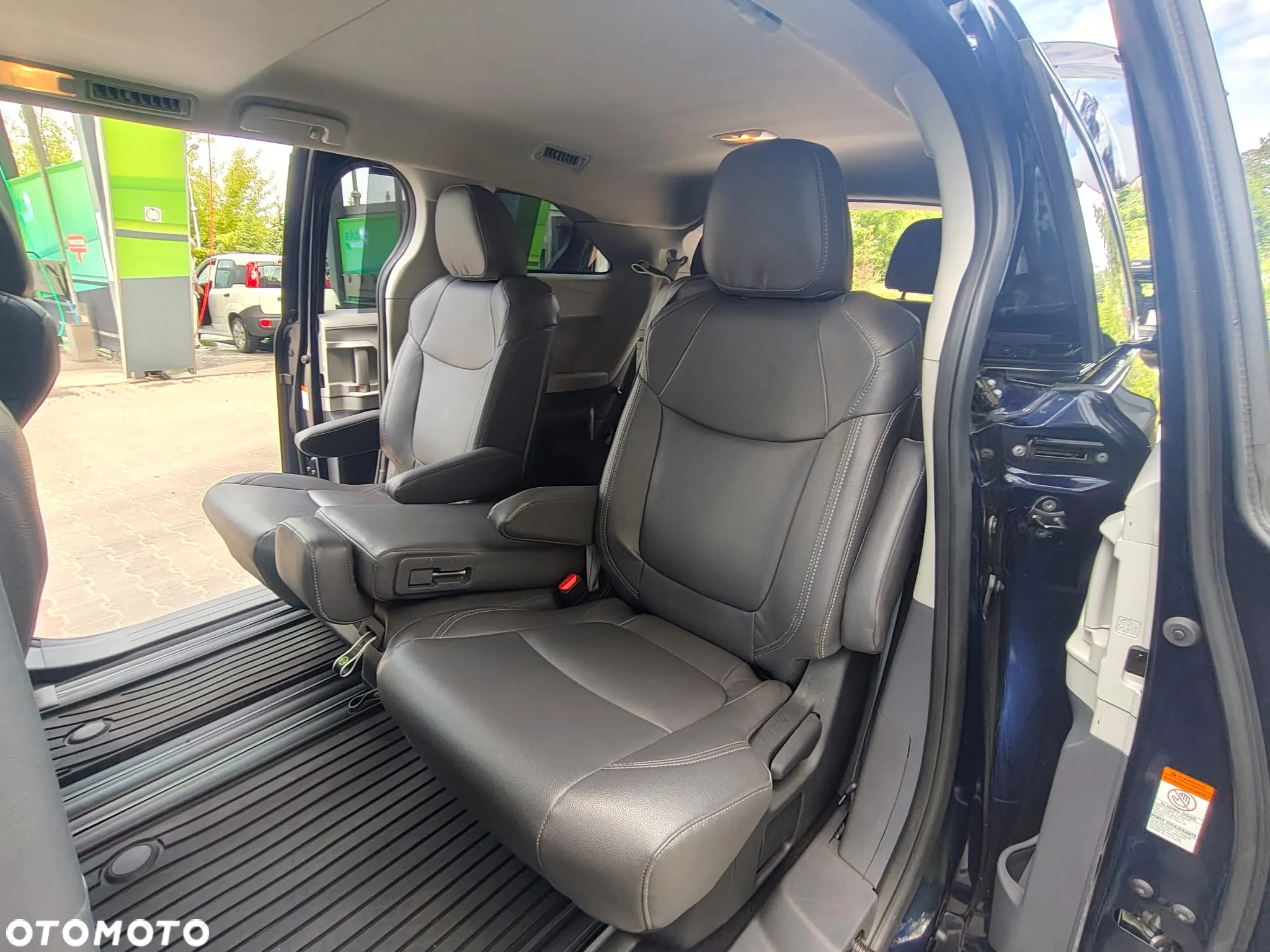 Toyota Sienna - 32