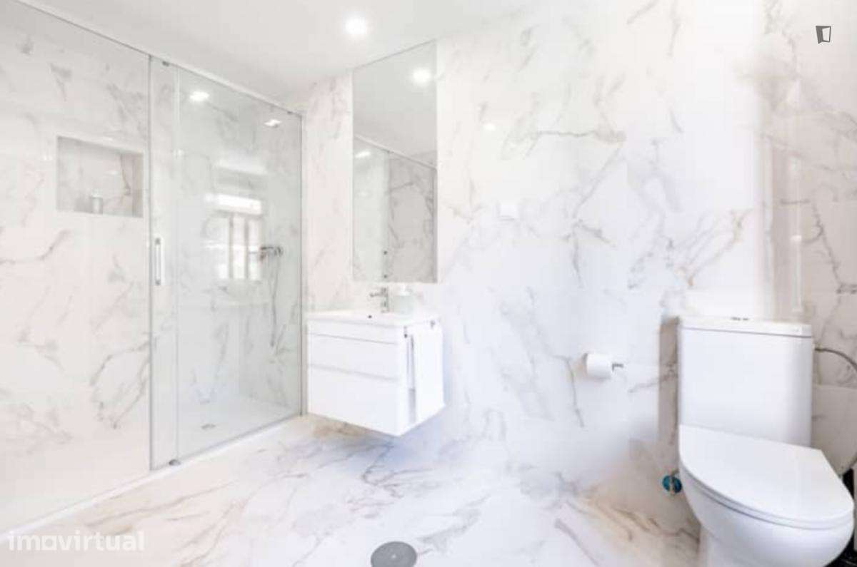 Quarto - localizado em Lordelo do Ouro Porto - Grande imagem: 5/16