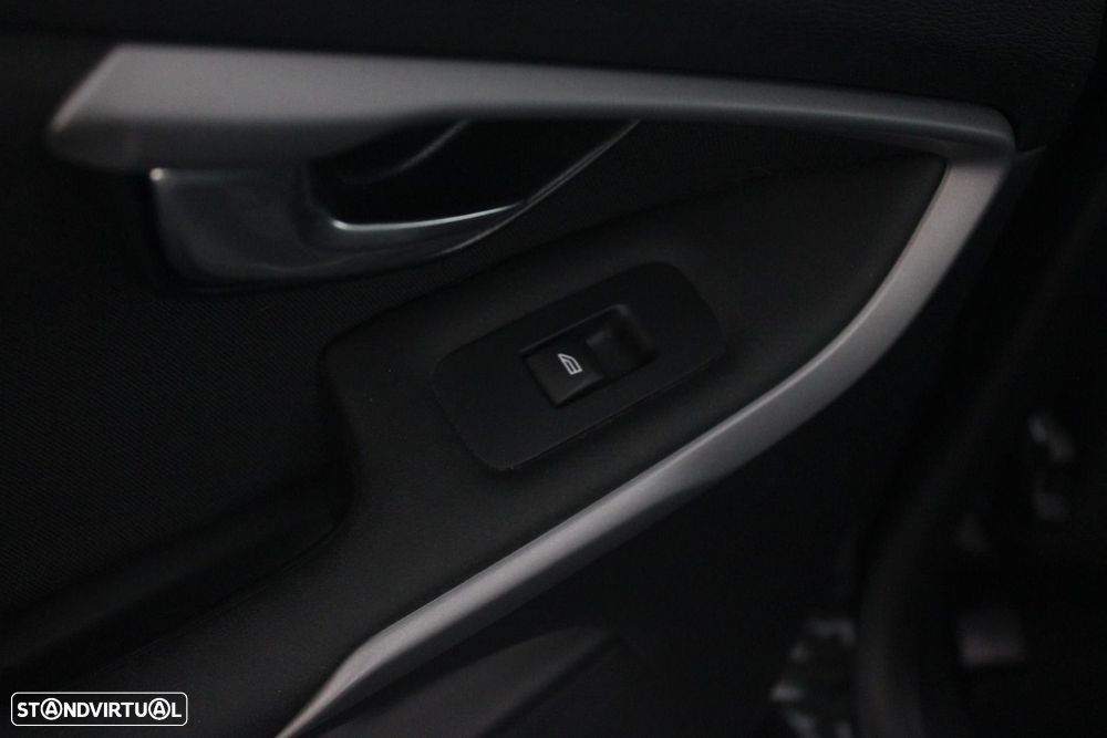 Volvo V40 2.0 D3 Inscription - 23