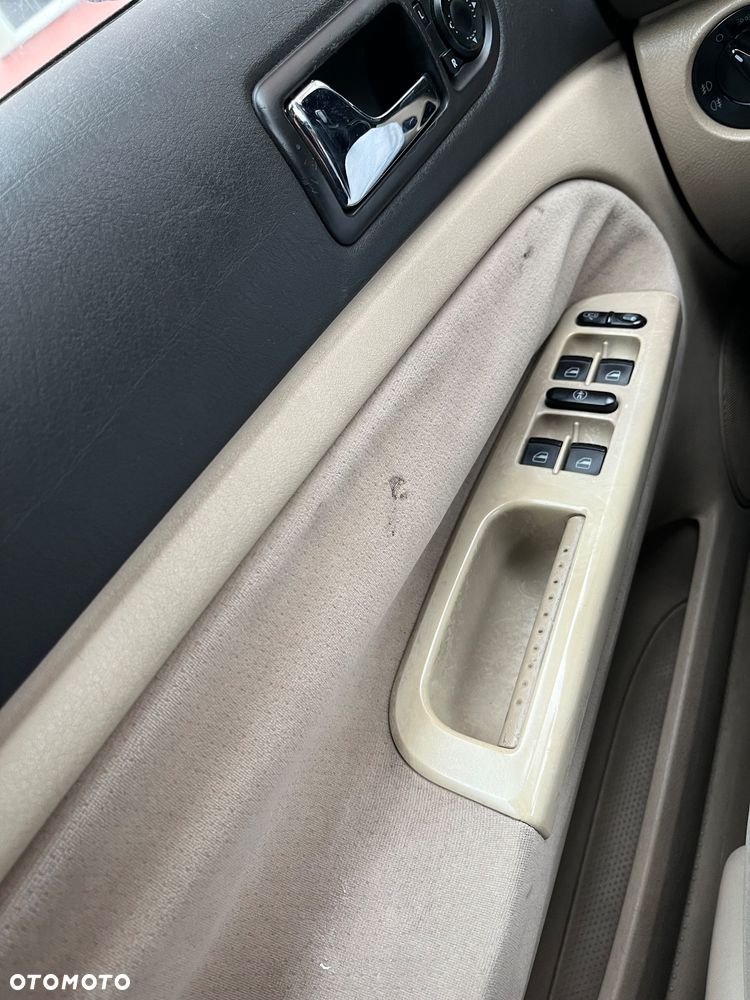 Volkswagen Passat 1.8 - 12