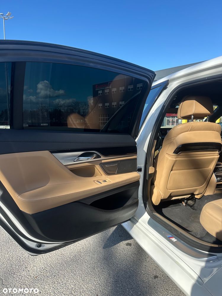 BMW Seria 7 740Li - 35