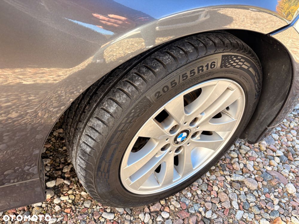 BMW Seria 3 318i Touring - 11