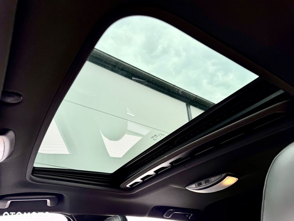 Volvo V60 D4 Geartronic R-Design - 34