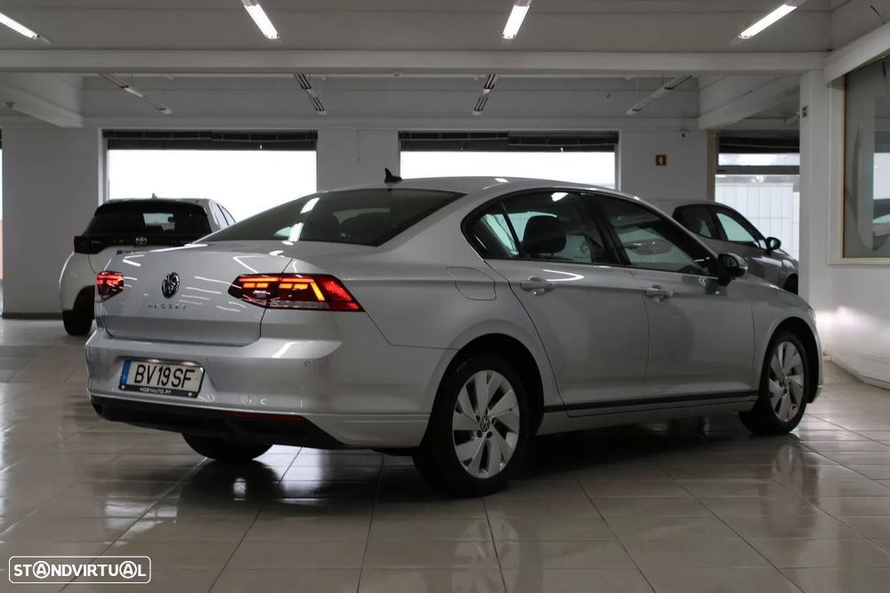 VW Passat 2.0 TDI Elegance - 2