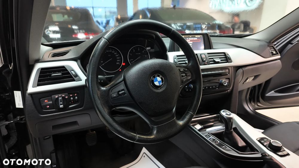 BMW Seria 3 318d Sport Line - 19