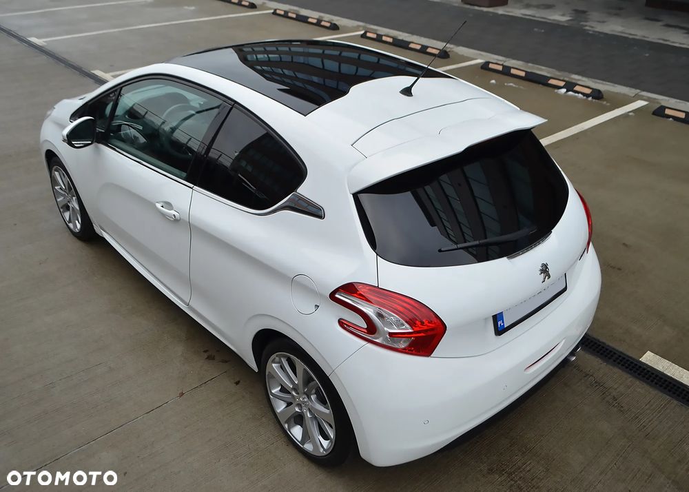 Peugeot 208 - 18