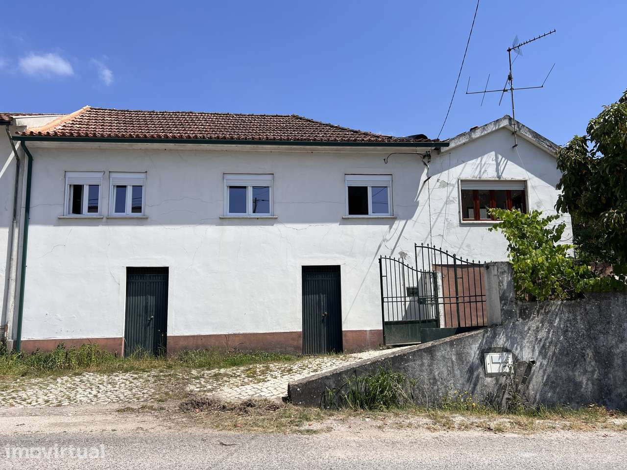 Moradia T4 renovada com terreno, Cerejeiras, Penela - Grande imagem: 4/51