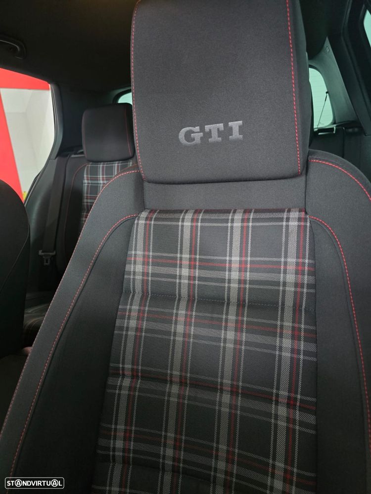 VW Golf 2.0 GTI - 22