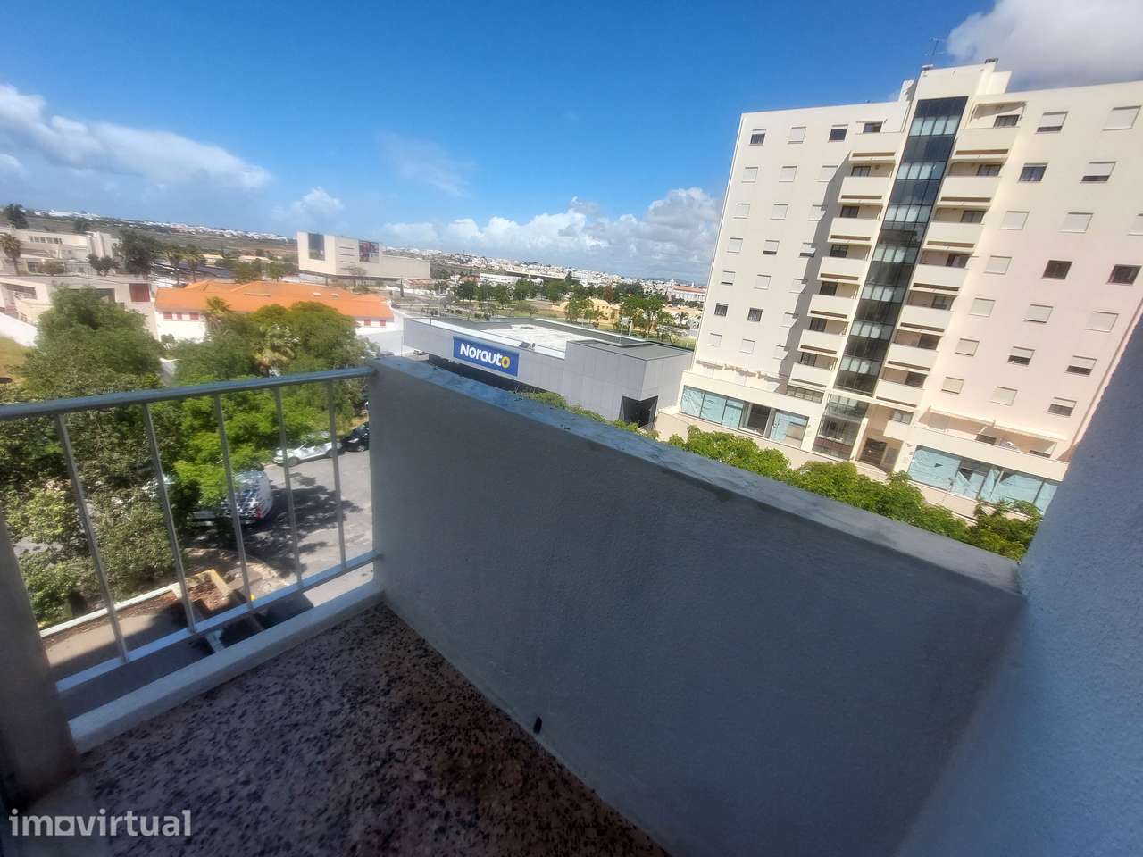 Apartamento T2 em Faro com elevador e varanda - Grande imagem: 3/9