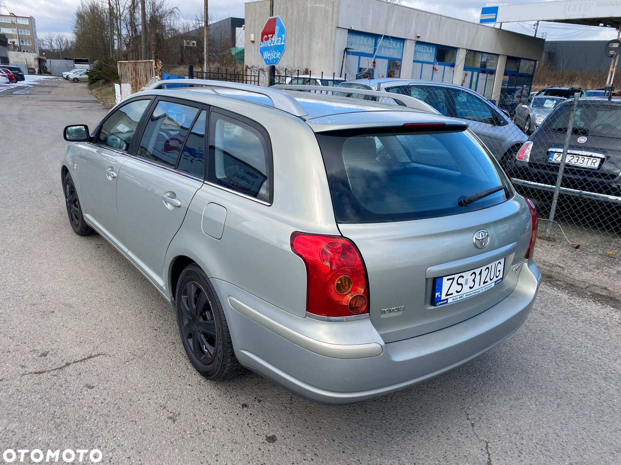 Toyota Avensis 2.0 VVT-i Combi Sol - 19