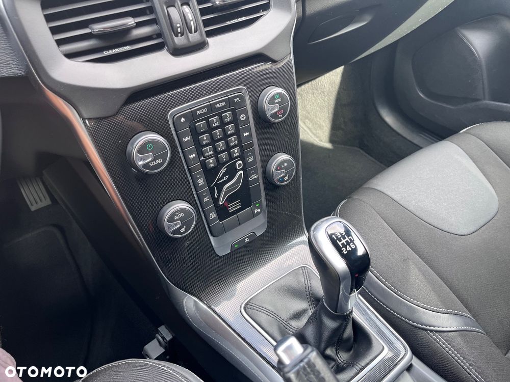 Volvo V40 D2 Drive-E Momentum - 10