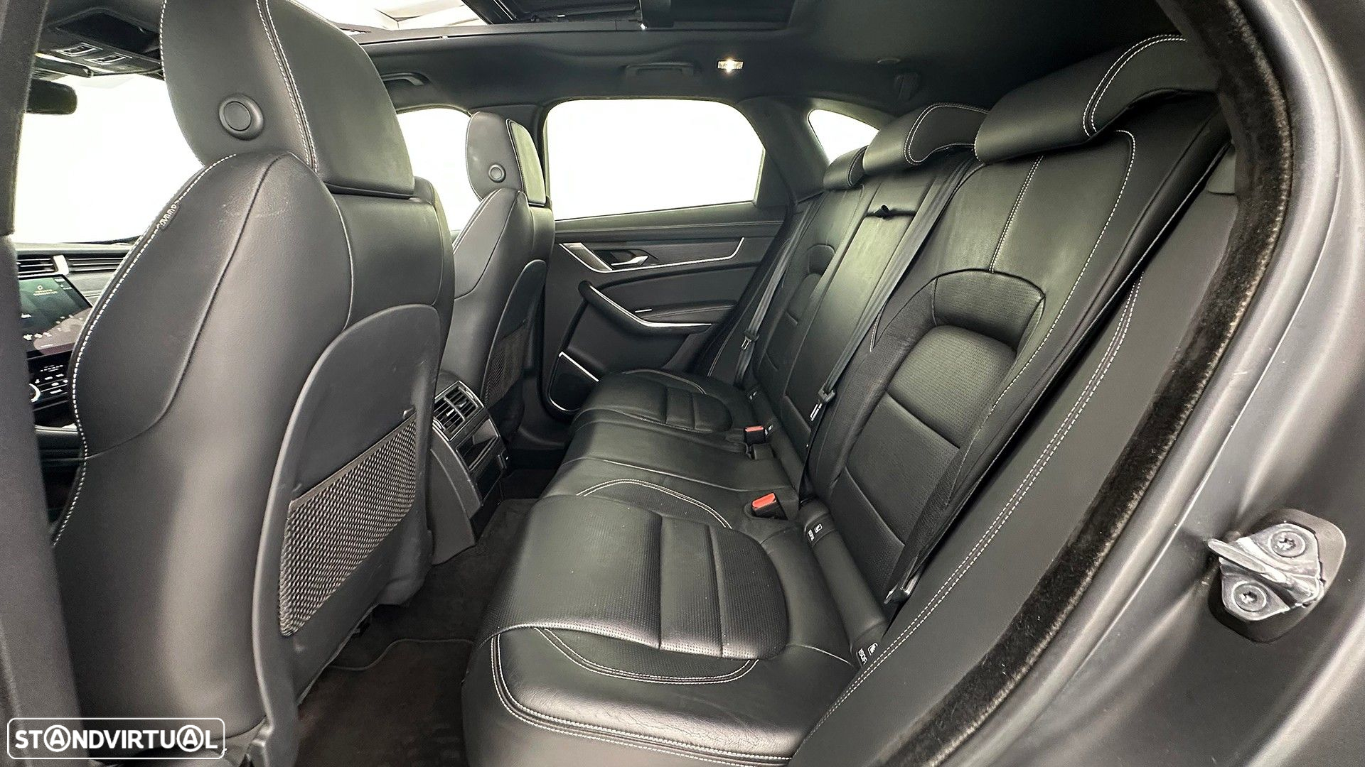 Jaguar F-Pace 2.0 P400e AWD R-Dynamic Black - 51