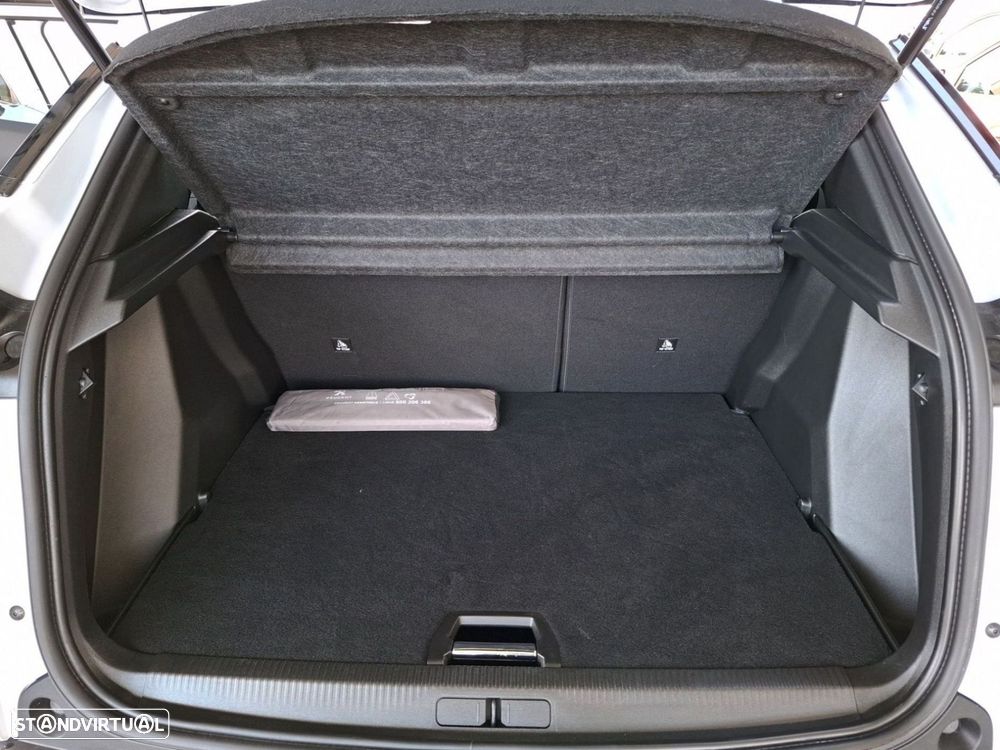 Peugeot e-2008 54 kWh Allure - 23