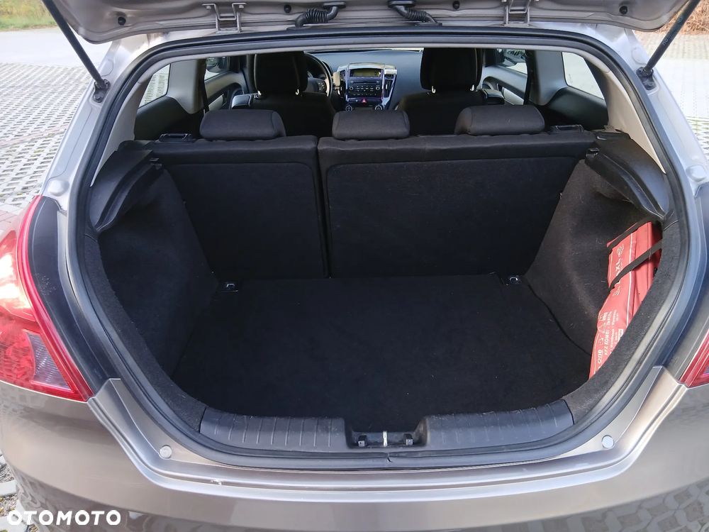Kia Ceed 1.6 Comfort + - 22